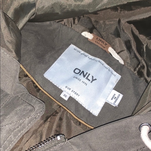 Satin Windbreaker - Picture 4 of 4